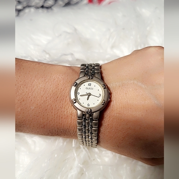 Vintage Gucci Two Tone Woman’s Watch - Picture 9 of 9